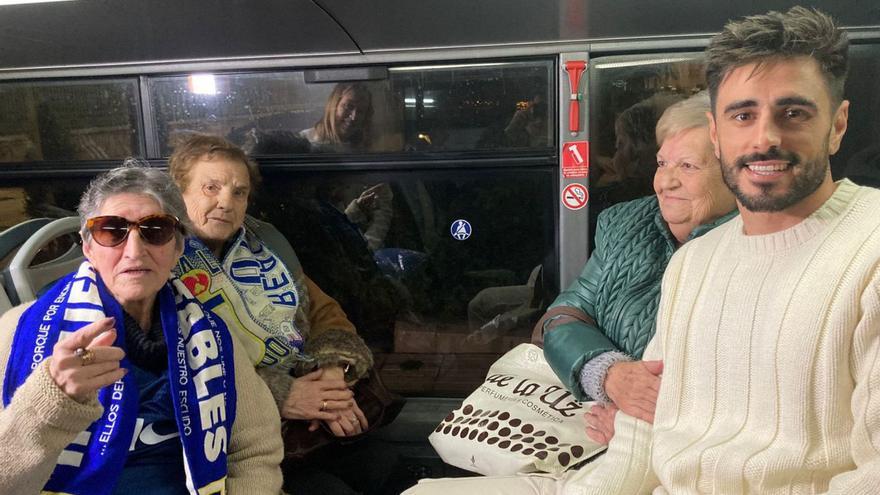 Un viaje para conocer las luces y a las estrellas: el bonito paseo de los &quot;güelinos&quot; con el Oviedo