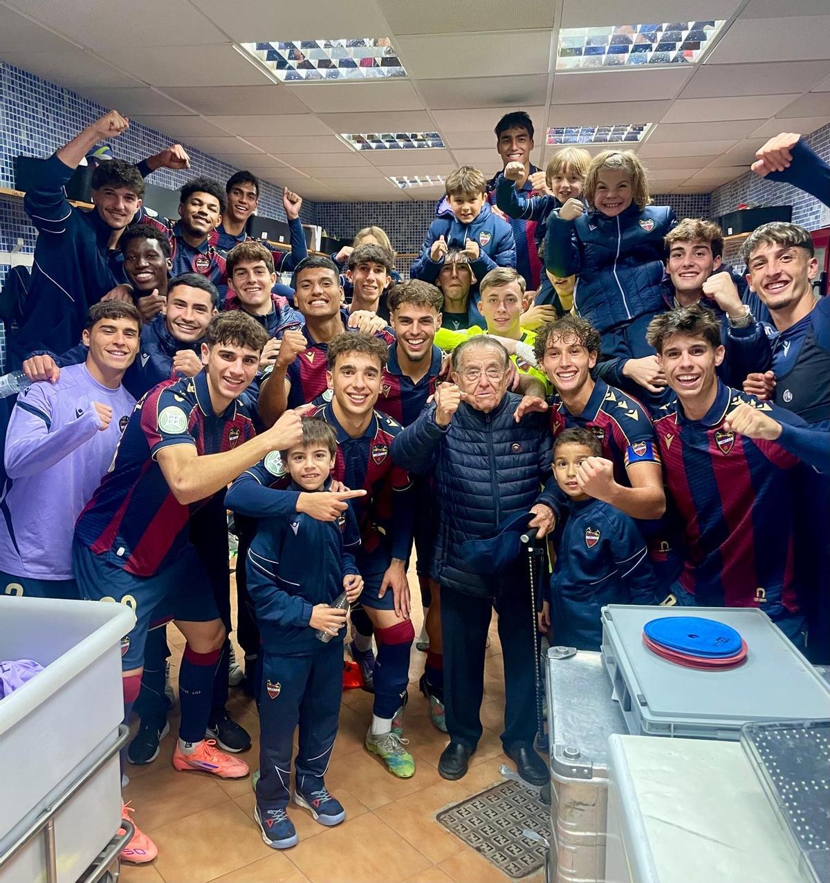 Celbración del triunfo del Atlético Levante