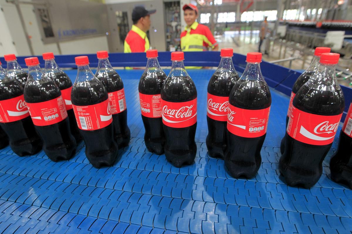 Vista de bebidas de Coca-Cola, en una fotografía de archivo. EFE/Bagus Indahono