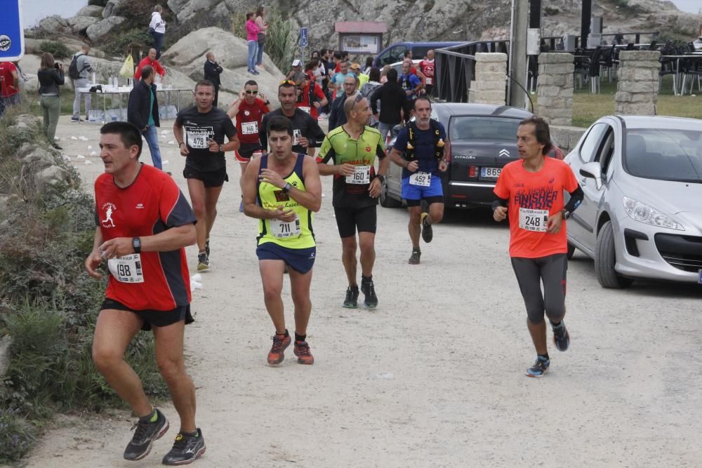 Más de medio millar de corredores completaron el espectacular y exigente recorrido de 21 kilómetros por la Costa da Vela de Cangas.