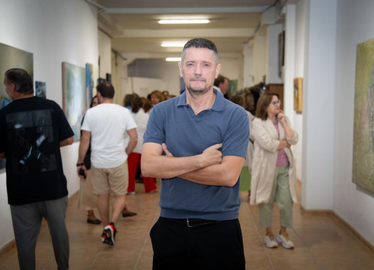 Manuel Suárez en la inauguración de su taller. | // GERMÁN BARREIROS/ROLLER AGENCIA