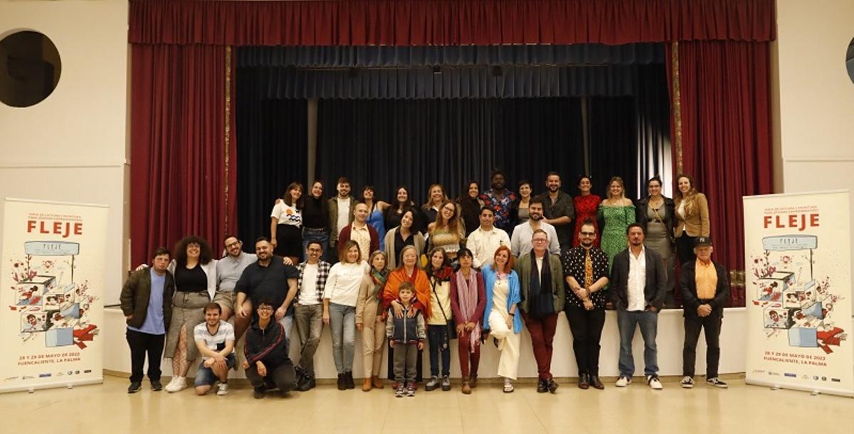 Algunos de los autores y autoras que participan en la antología en el encuentro de jóvenes escritores y escritoras canarios, Fleje 2022.