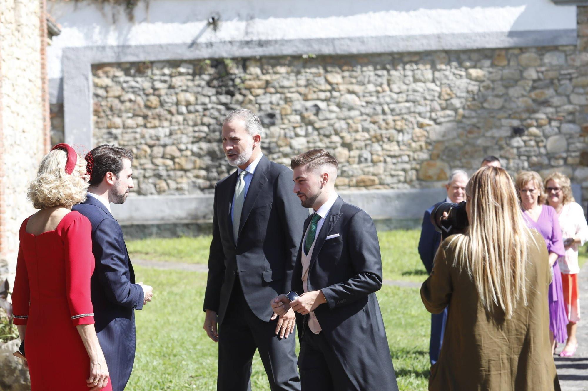 El Rey Felipe VI, testigo de excepción en la boda de su ahijado en Gijón (en imágenes)