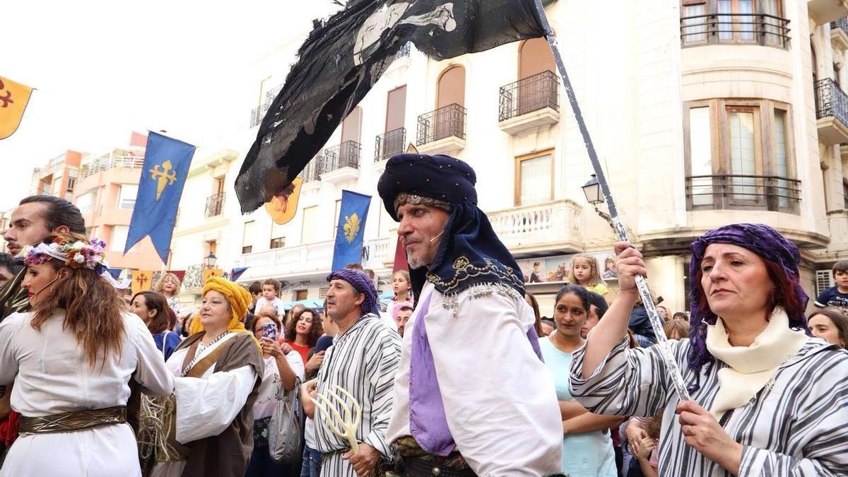 Recreación de la entrada del pirata en la ciudad en una edición anterior.