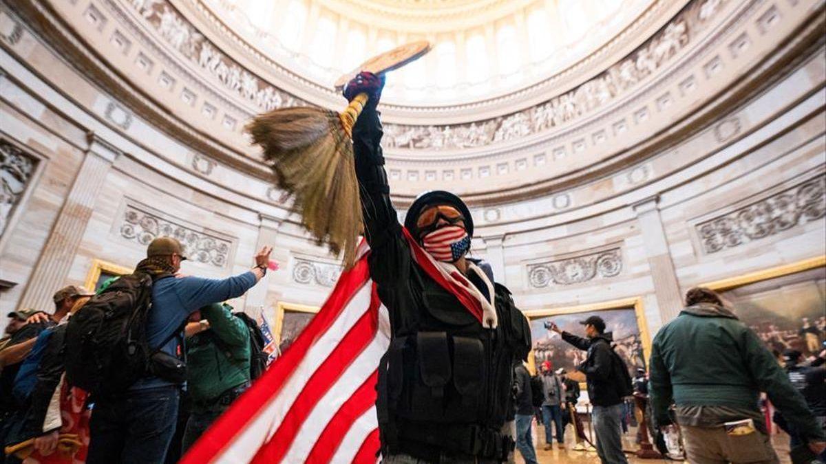 El fotógrafo que captó el asalto al Capitolio: &quot;Me recordó a la caída de Sadam&quot;