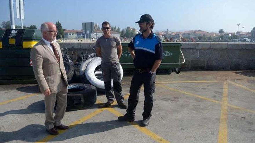 José Juan Durán visitó ayer el muelle de Vilanova. // Noé Parga