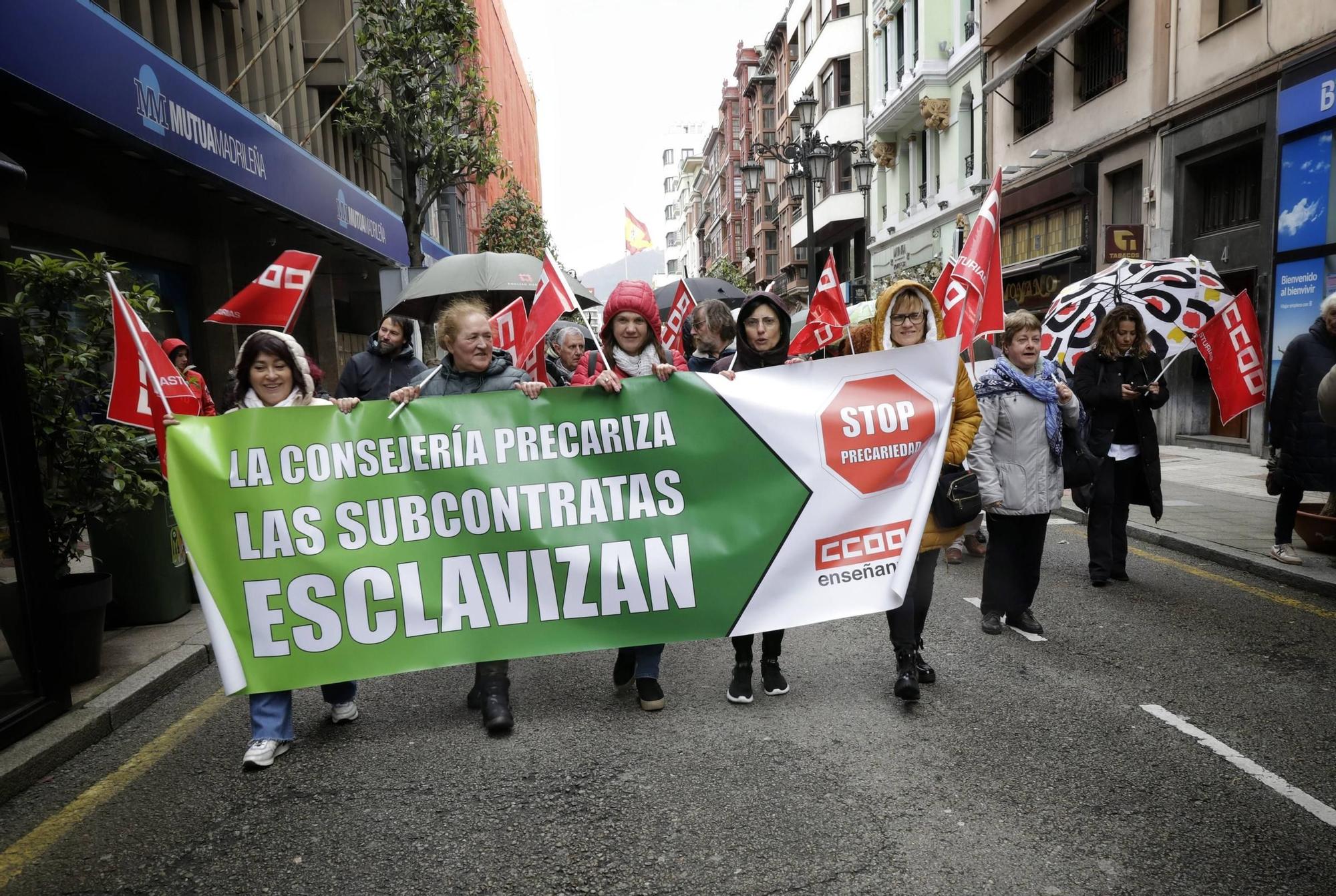 EN IMÁGENES: Así fue la manifestación en defensa de la enseñanza pública asturiana en Oviedo