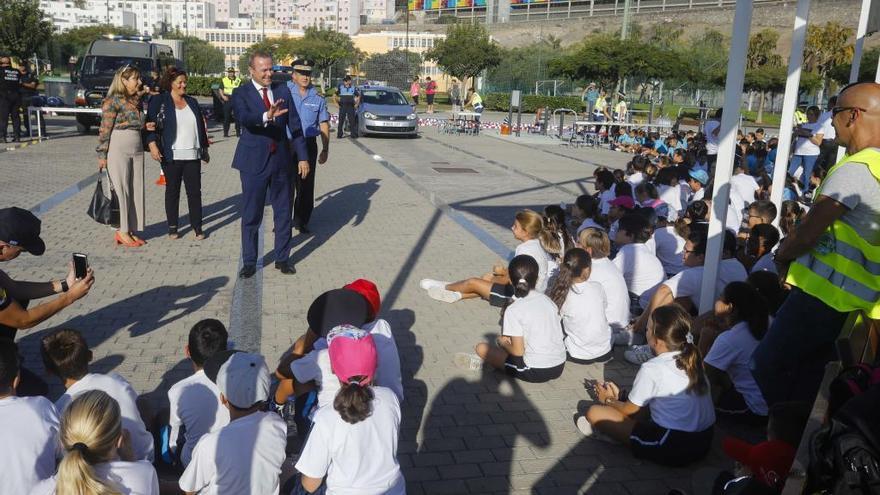 Los escolares aprenden educación vial en inglés