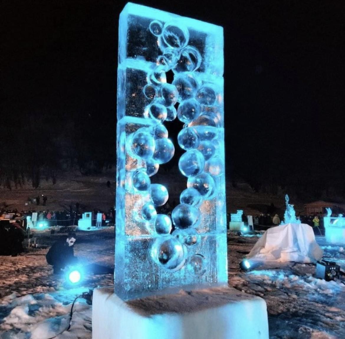 Premio al artista alicantino Enrique Jordá por una escultura en hielo