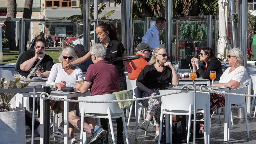 España recibió hasta junio 44,5 millones de visitantes que gastaron casi 60.000 millones