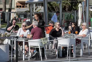 España recibió hasta junio 44,5 millones de visitantes que gastaron casi 60.000 millones