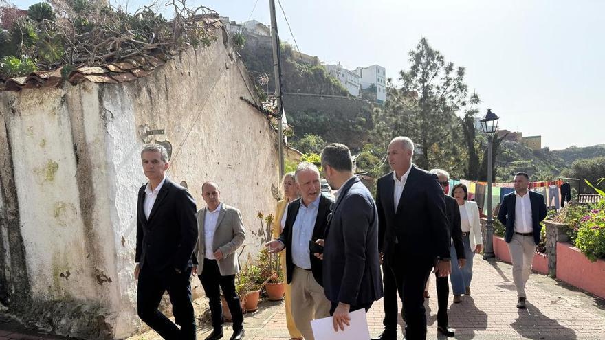 El ministro Ángel Víctor Torres visita el Cuartel de Colmenar, en Valsequillo (Gran Canaria)