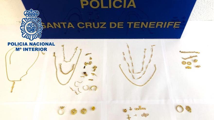 Algunas de las joyas robadas a una anciana en Santa Cruz de Tenerife.