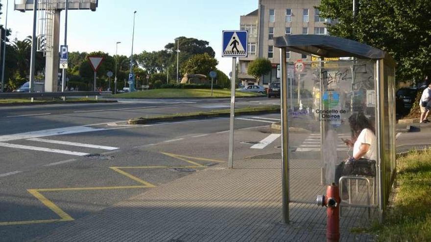 Imagen de una parada de autobús en Oleiros.
