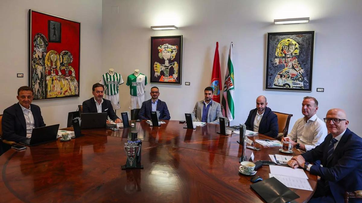 Imagen facilitada por el Córdoba CF de la reunión de su consejo de administración.