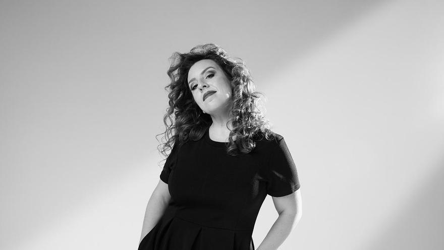 La soprano malagueña Berna Perles: "Muchos días, me despierto, me pellizco y me digo: Oye, vivo ...