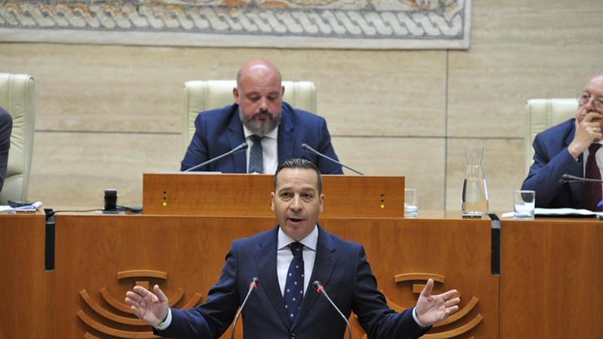 El vicepresidente y consejero de Desregulación, Servicios Sociales y Familia de la Junta de Extremadura, Óscar Fernández Calle (Vox).