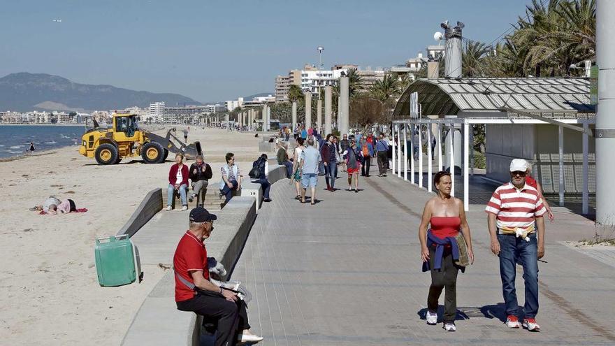 Aún son pocos los turistas, aunque algunos hoteles no han cerrado en todo el año.