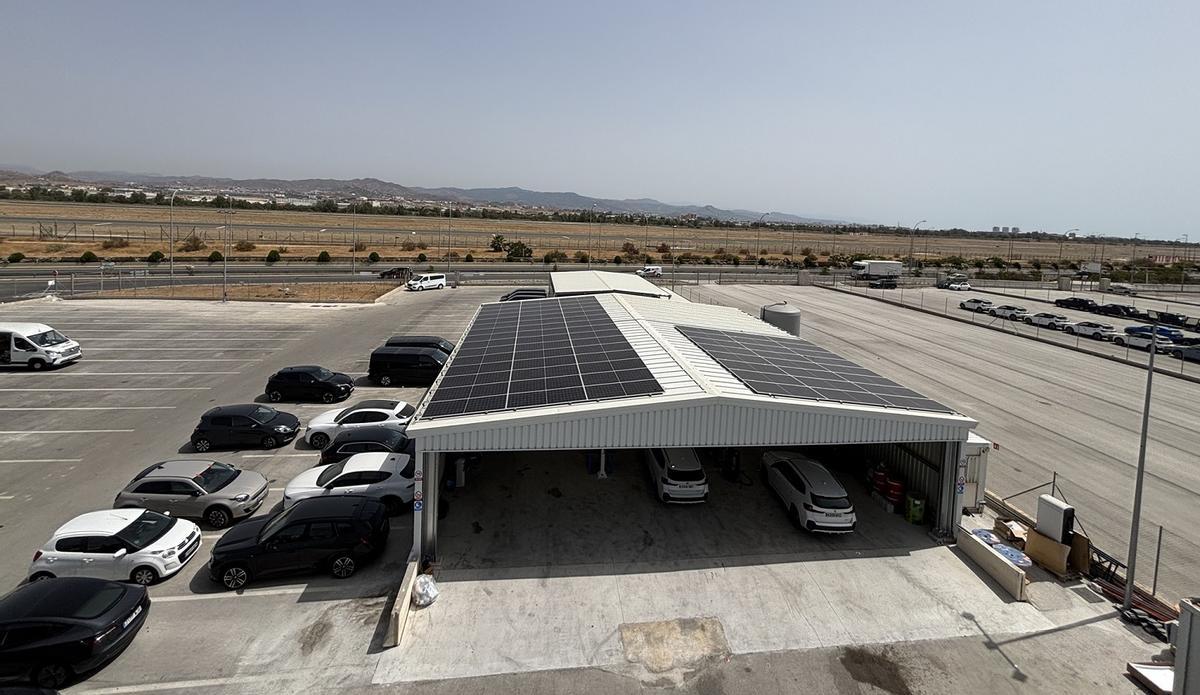 Las plantas fotovoltaicas diseñadas por Ubora para Europcar y Goldar en el aeropuerto de Málaga.