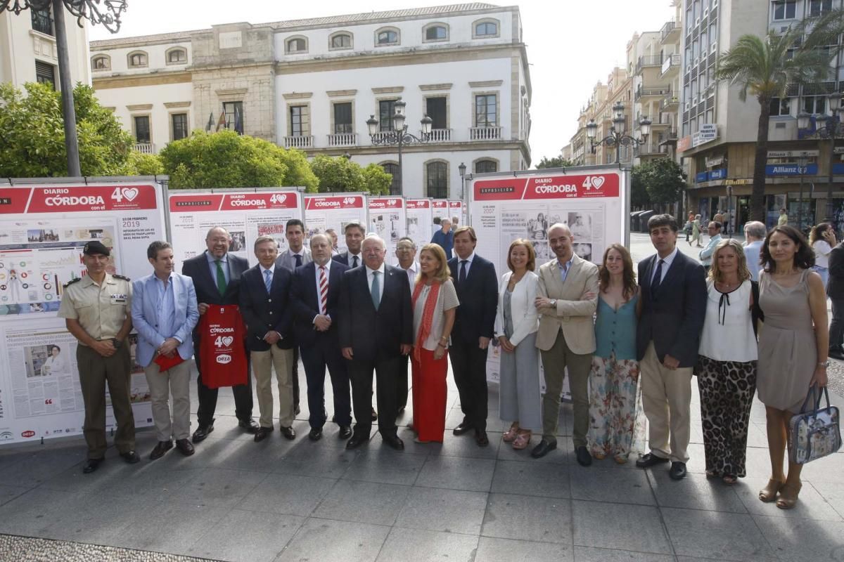 Las Tendillas se llena de 40 años de portadas de Diario CÓRDOBA sobre trasplantes