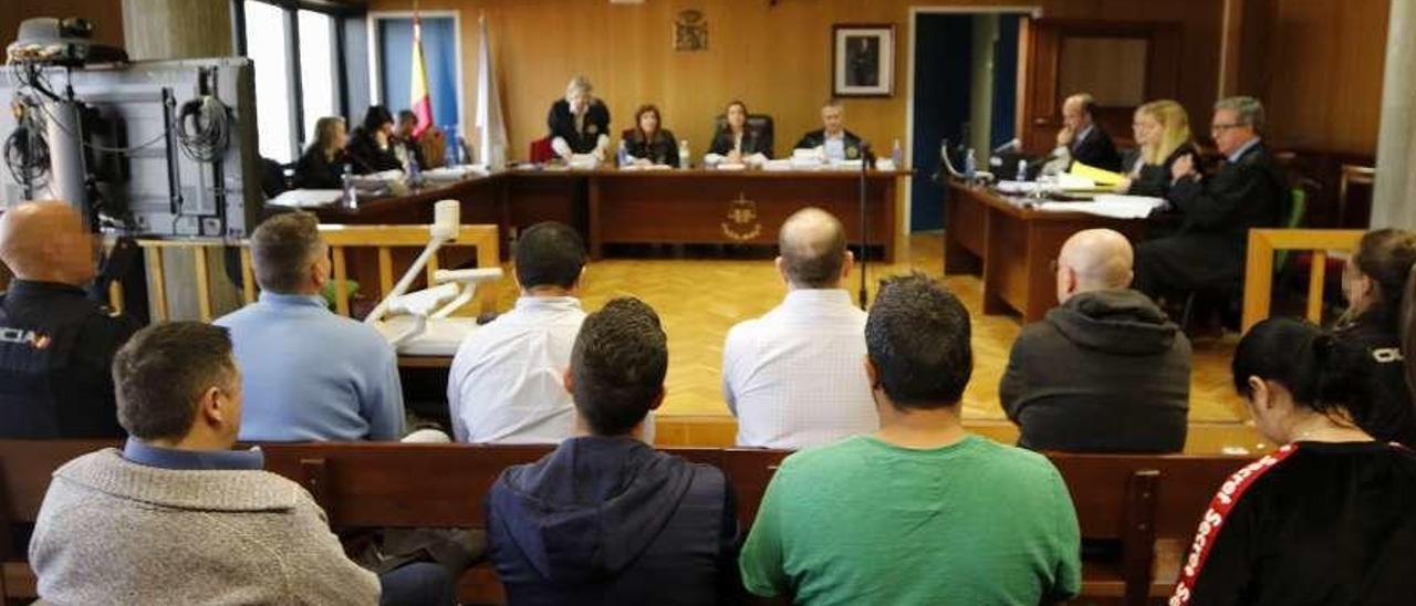 Los acusados durante el juicio que tuvo lugar el pasado 25 de marzo en Vigo. // A. Villar