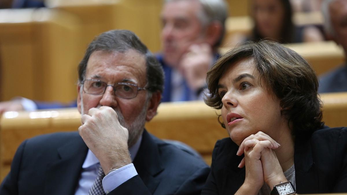 Mariano Rajoy y Soraya Sáenz de Santamaría, en el Senado