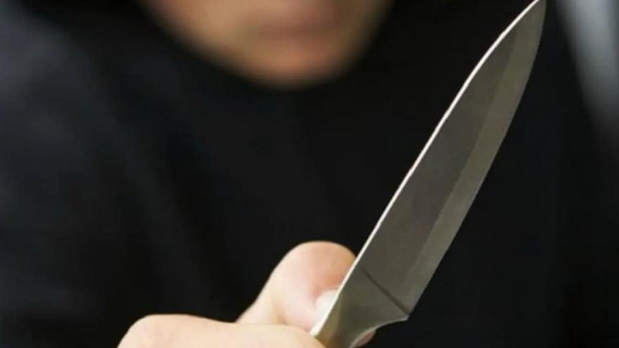 Atraca dos comercios con un cuchillo de grandes dimensiones en Gran Canaria