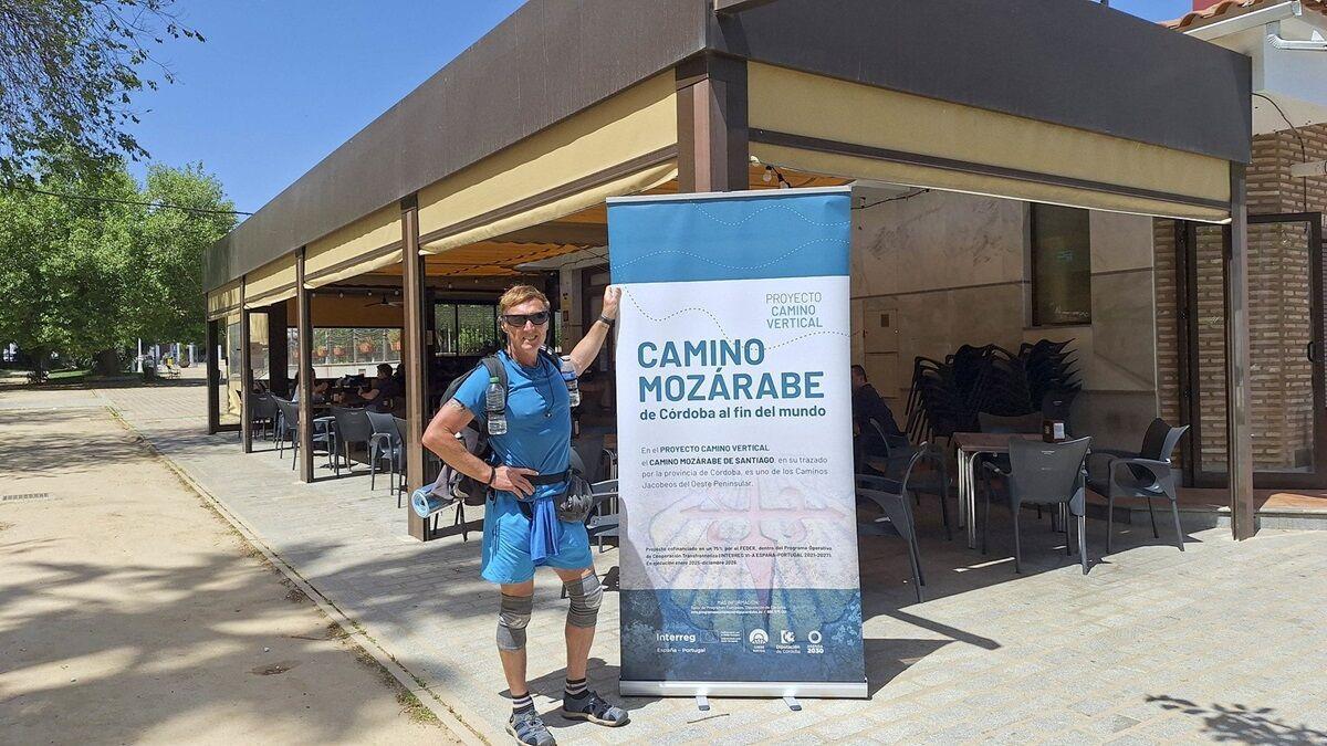 Un peregrino del Camino Mozárabe en el norte de la provincia de Córdoba