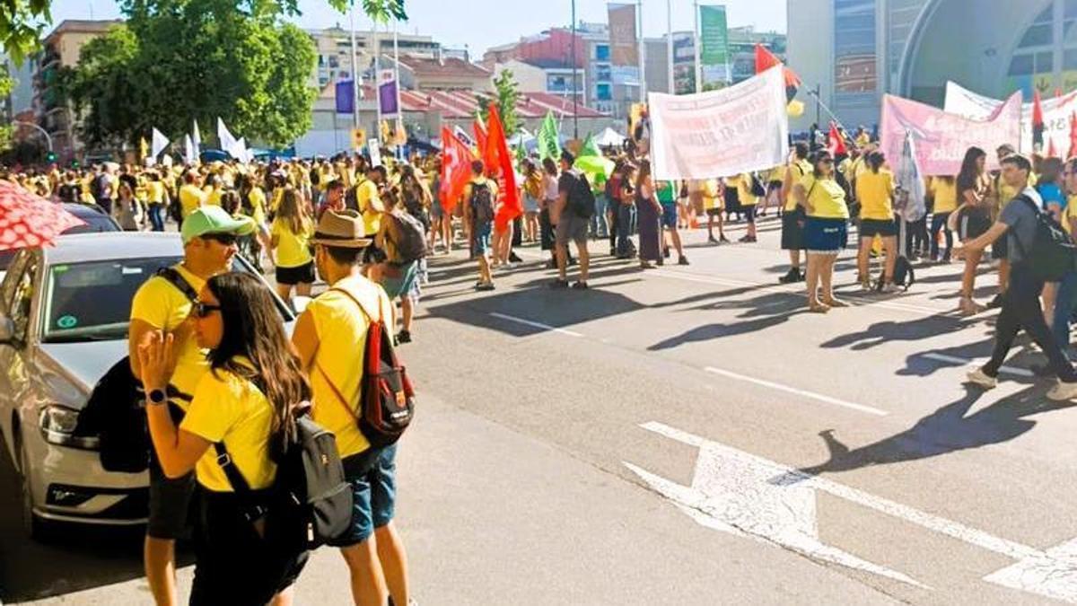 Participants de Manresa i el Bages arribant al pavelló de Granollers on té lloc la trobada