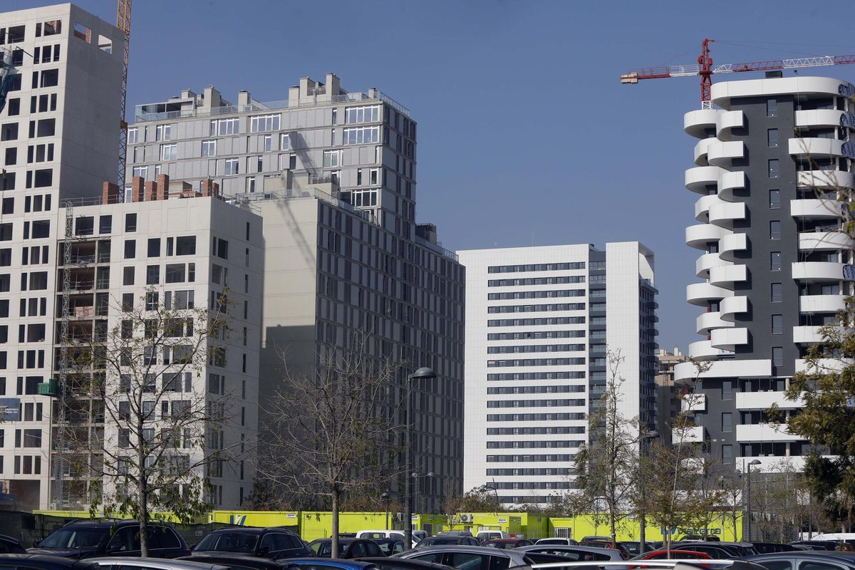 Pisos de obra nueva en Malilla frente a La Fe.