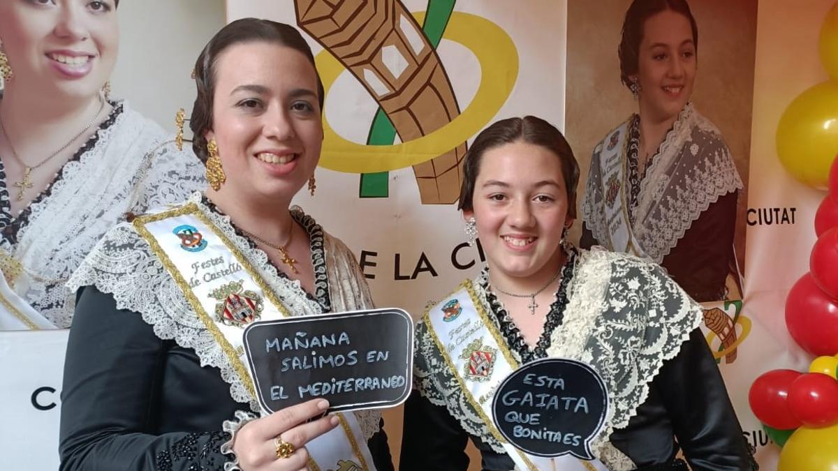 Noelia Fabra y Balma Navarro, madrina y madrina infantil de la gaiata 7, muestran su satisfacción por el triunfo y con un guiño a 'Mediterráneo'.