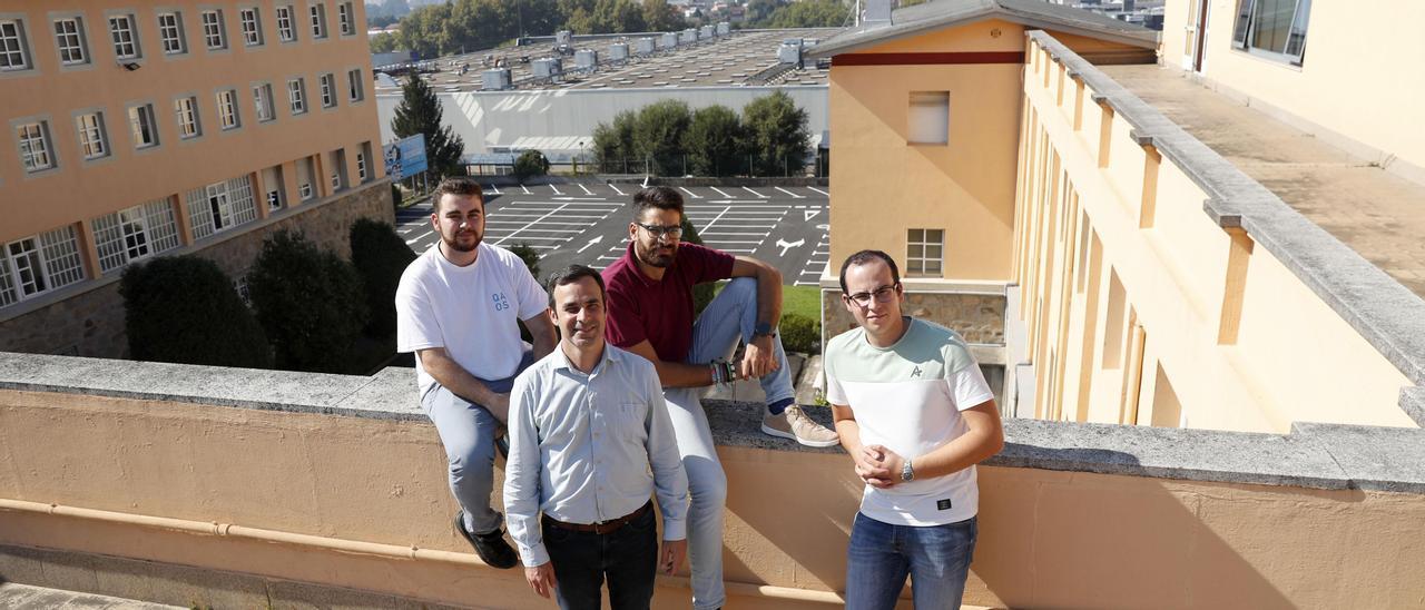 De izquierda a derecha, Javier, Miguel, Fabián y Juan en la azotea del Seminario.
