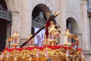 La imagen de Nuestro Padre Jesús del Gran Poder vuelve a salir por las calles de Barcelona cargada a hombros