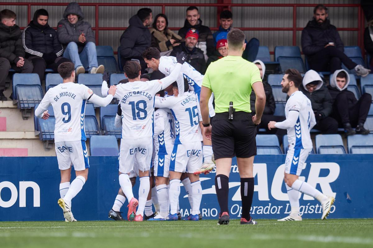 El Tenerife se aseguró el campeonato de invierno con el triunfo en Tajonar.