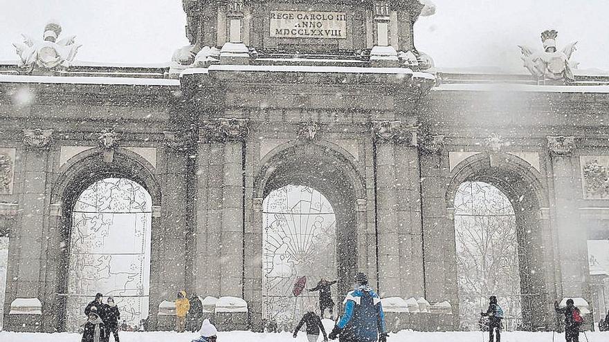 La Puerta de Alcalá, en Madrid, durante la borrasca Filomena.