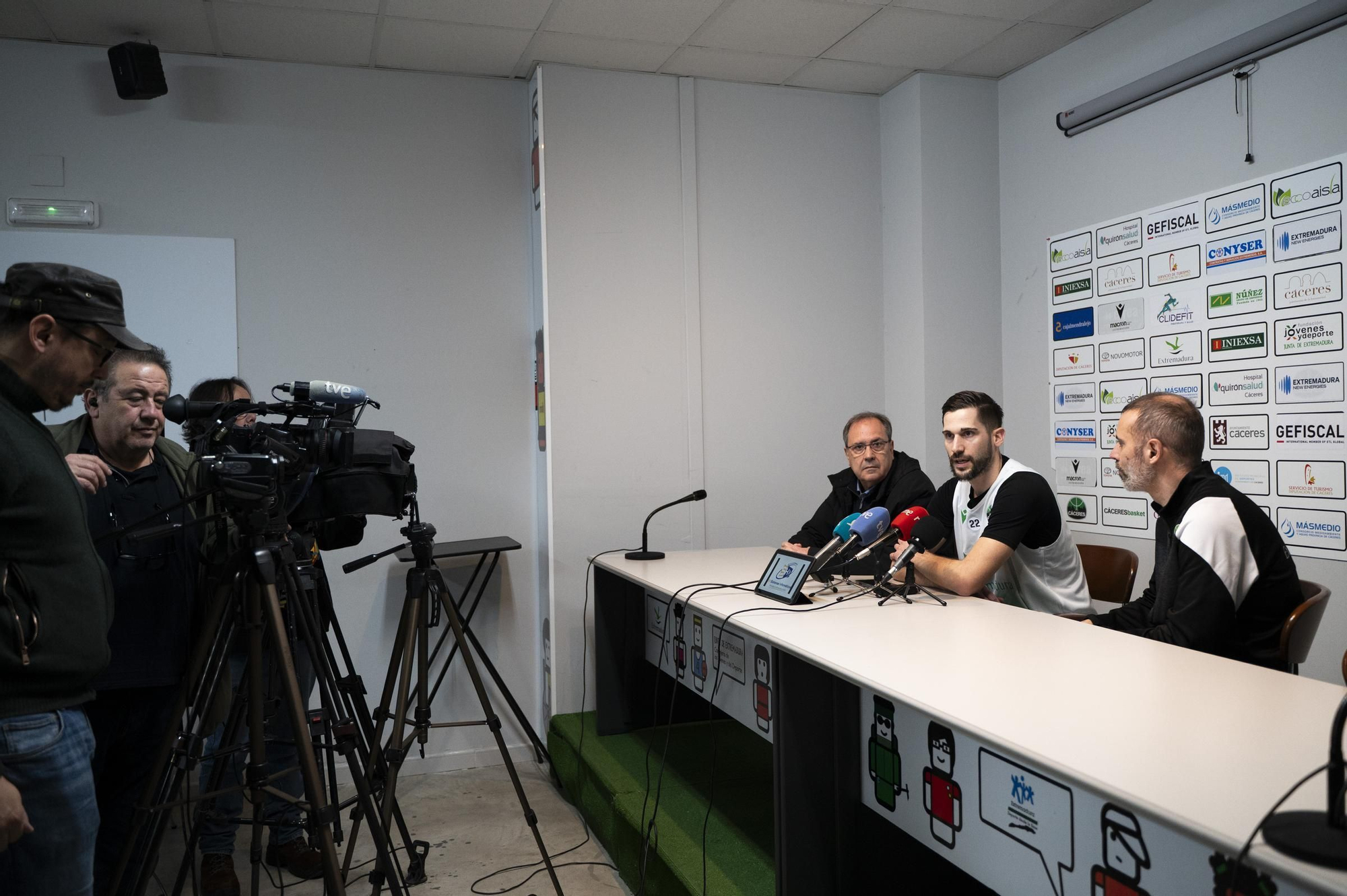 Presentación de Niko Rakocevic como nuevo jugador del Cáceres