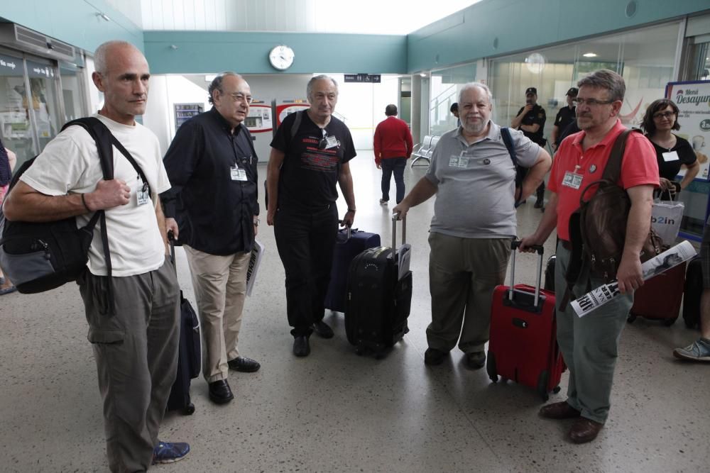 Llegada del "tren negro" a la estación de Gijón.