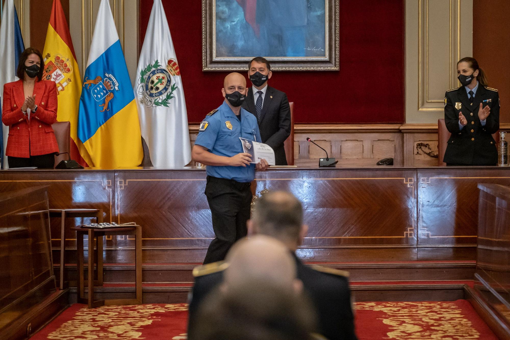 Entrega medallas a la Policía Local Santa Cruz