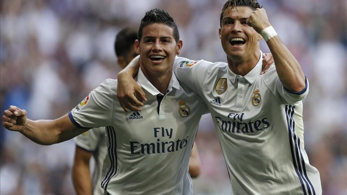 Ronaldo celebra con James el segundo tanto del Madrid, obra del jugador portugués