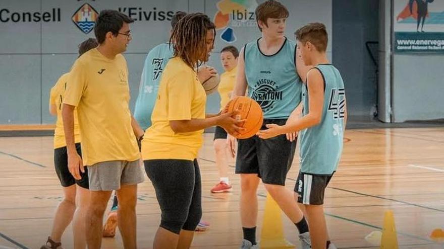 Todas las imágenes de la jornada de olimpiadas inclusivas en Sant Antoni.