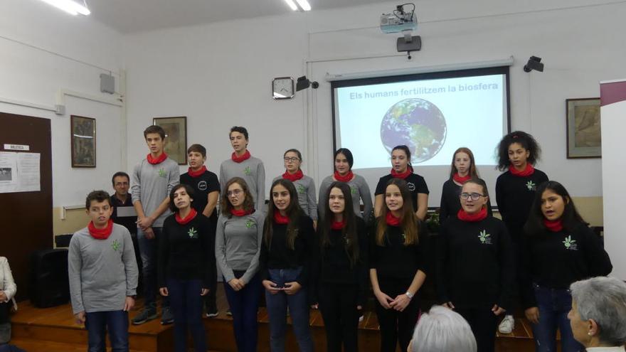 La Coral del Muntaner durant l&#039;acte.