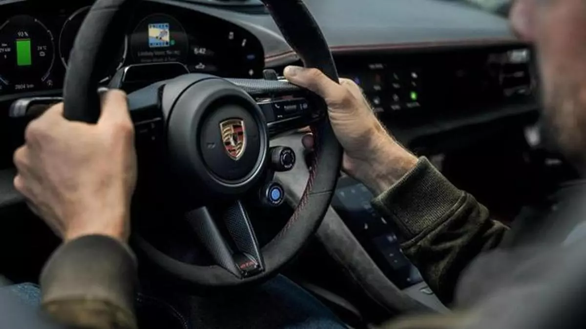 Porsche introduce el sistema E-Shift para devolver la emoción del cambio de marchas a la conducción eléctrica