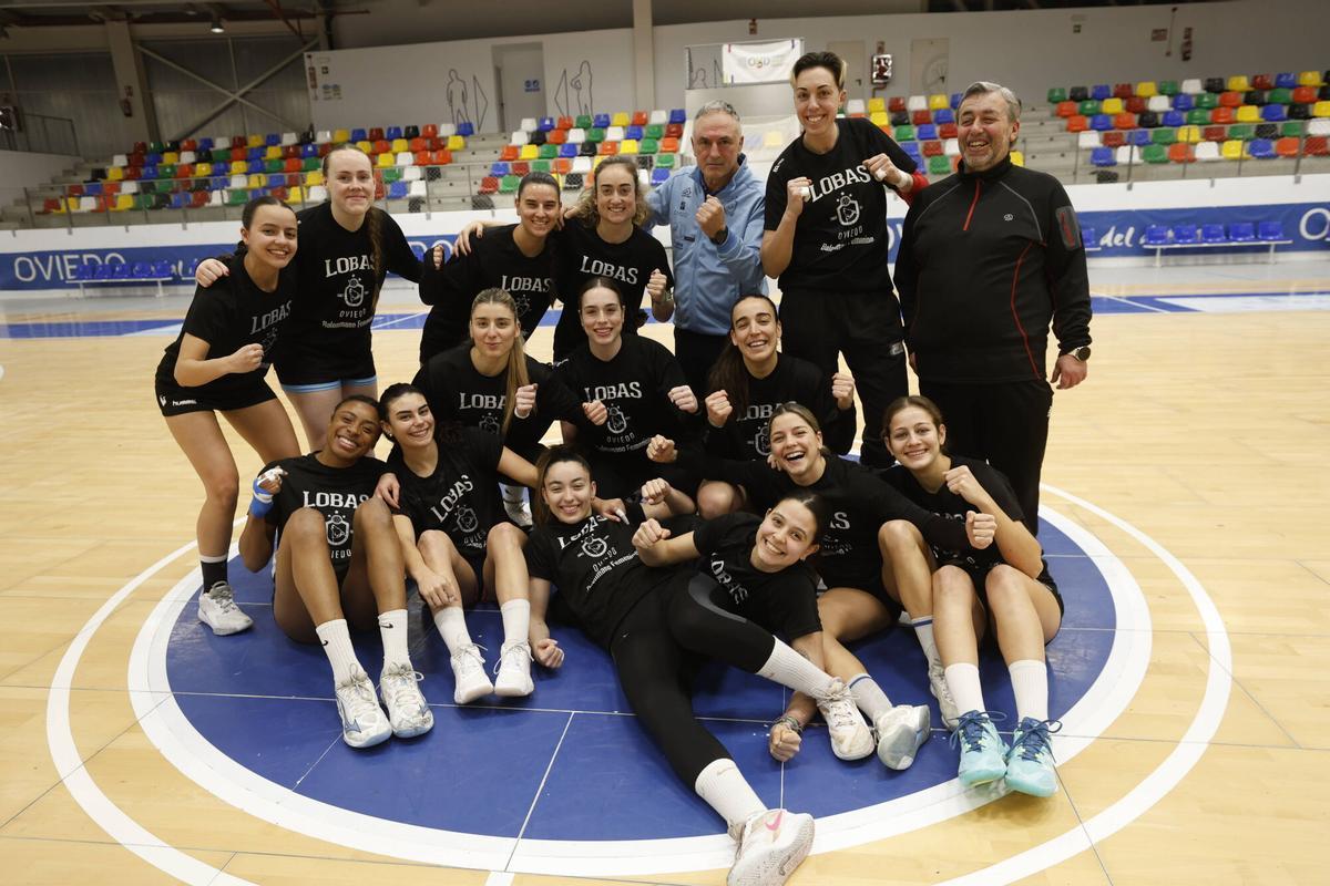 Oviedo. Equipo de balonmano femenino Lobas Oviedo que van segundas en su categoría