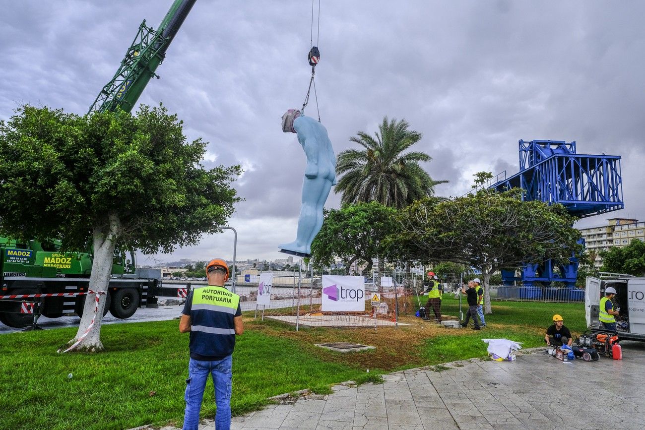 Instalación del Greetingman junto al Muelle Santa Catalina