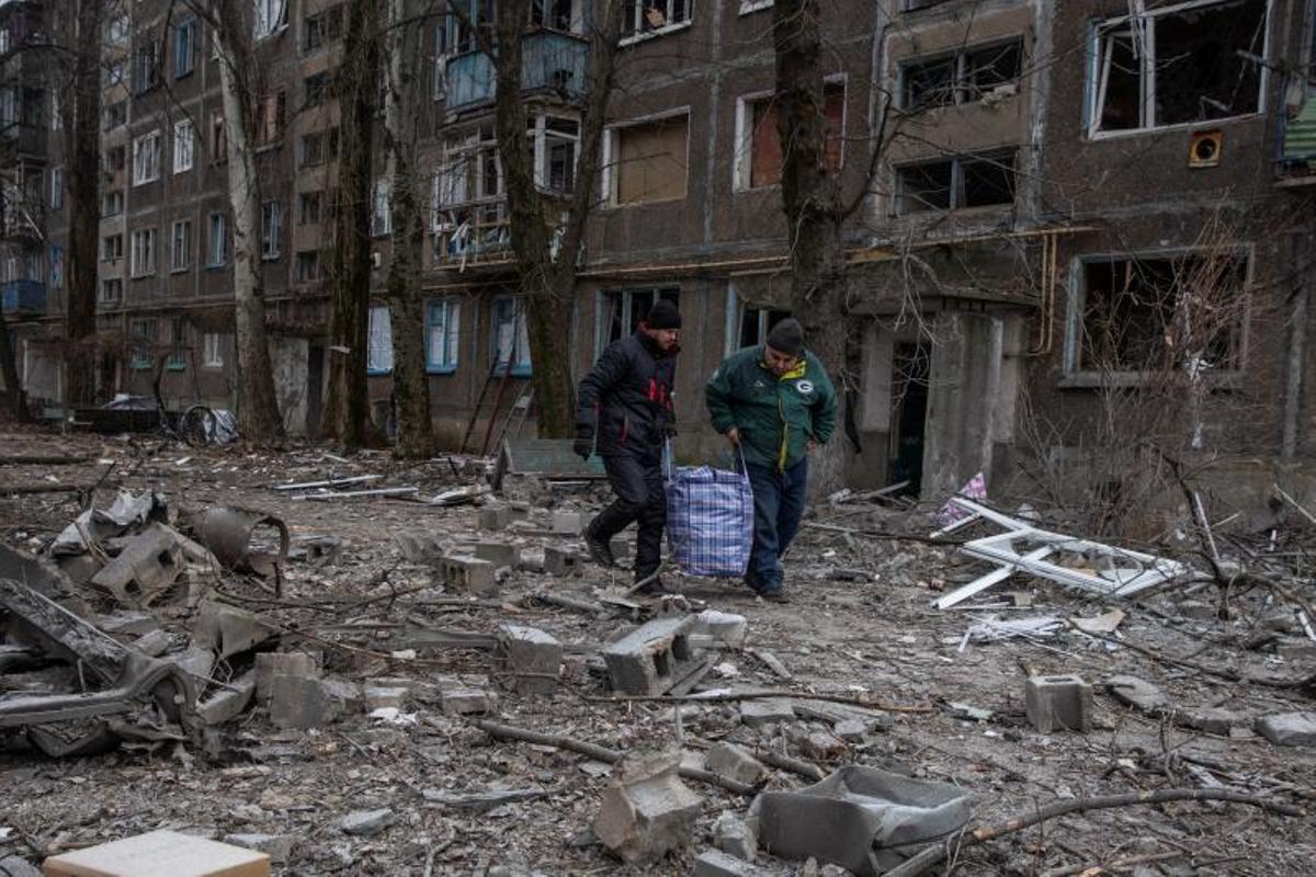Últimas imágenes de la guerra con frio, destrucción y incerteza en Ucrania