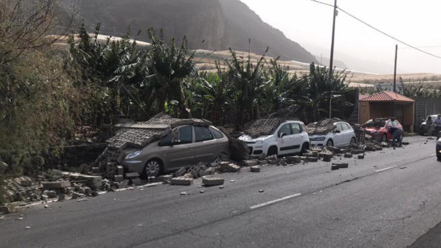 Caída de un muro de una finca de plátanos de La Palma durante el temporal del pasado fin de semana.