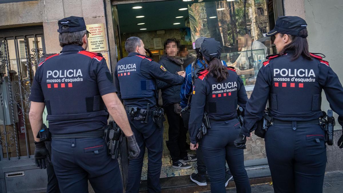 Mil agentes se despliegan en Barcelona, Badalona y LHospitalet en un macrodispositivo contra la multirreincidencia
