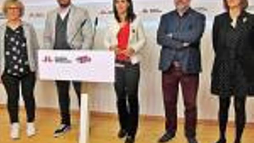 Nuet (segon per la dreta), amb membres d&#039;ERC.