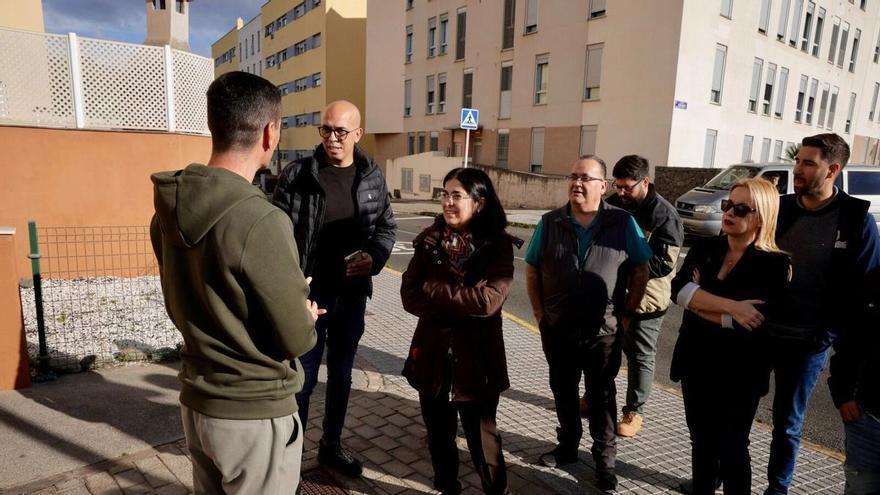 Limpieza, seguridad y movilidad: los vecinos de Ciudad del Campo trasladan sus demandas en un encuentro con Carolina Darias