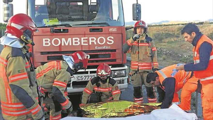 Permanece varias horas tirado en el cauce del Riu Sec tras una caída